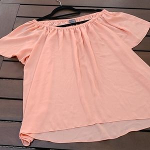 Wideneck/off the shoulder blouse